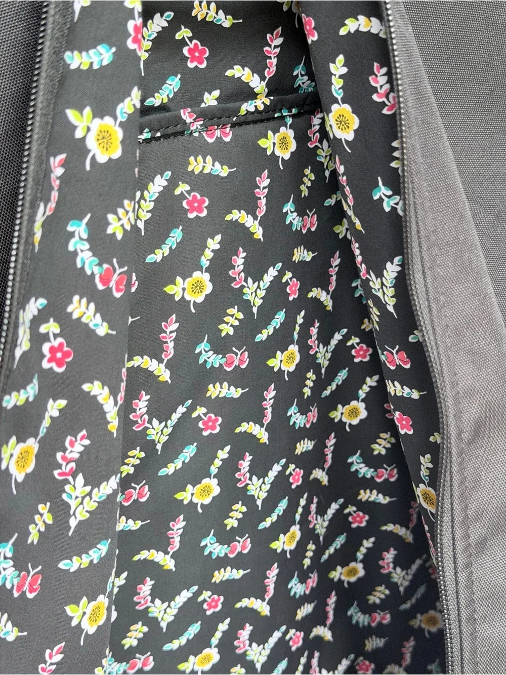 Vera Bradley Classic Black Quilted Hanging Garment Bag – Retired